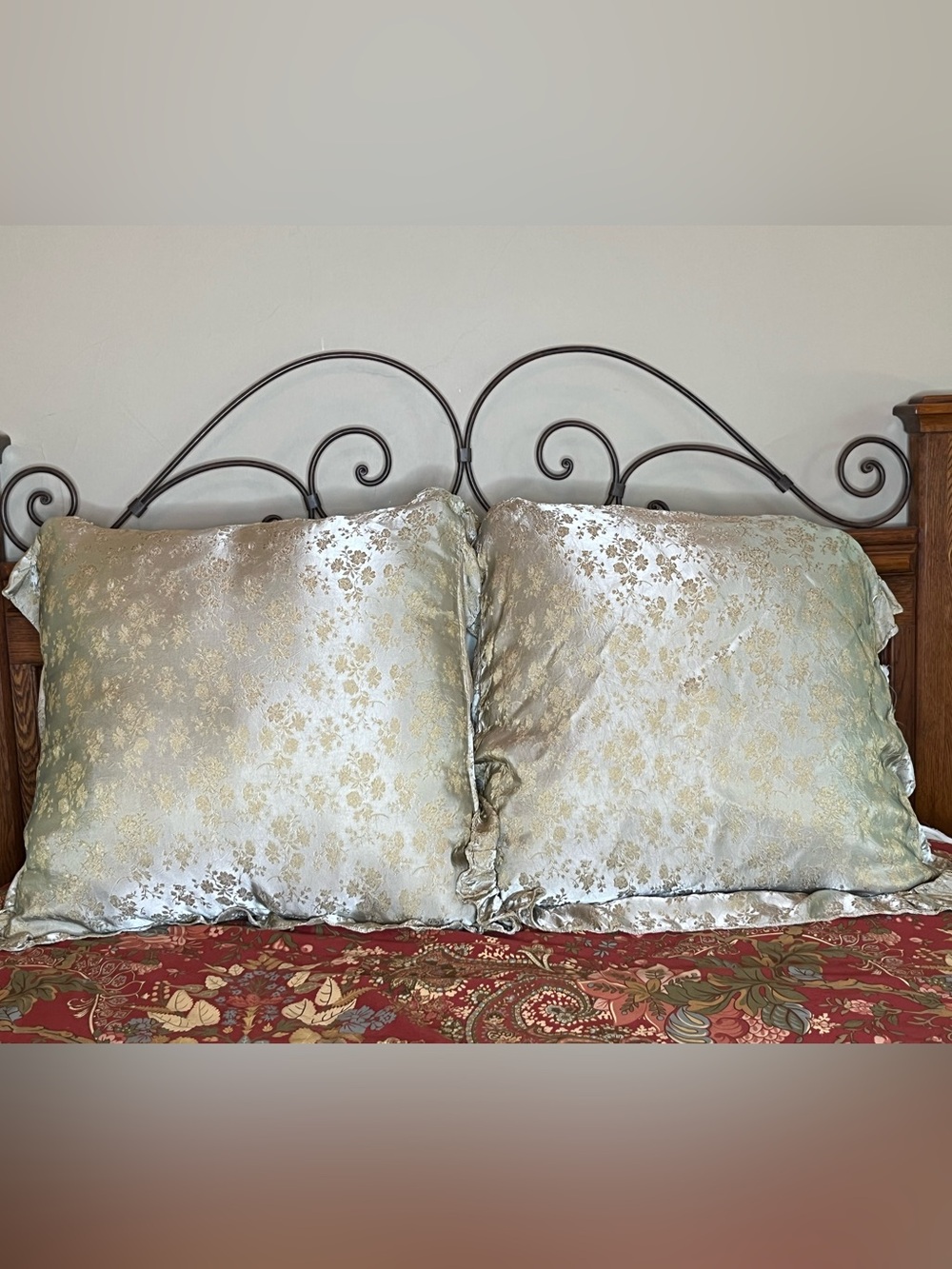 Bella Notte Euro Shams (2) Silver/Gold Floral Colette Satin Jacquard NWOT Luxe - Picture 2 of 10